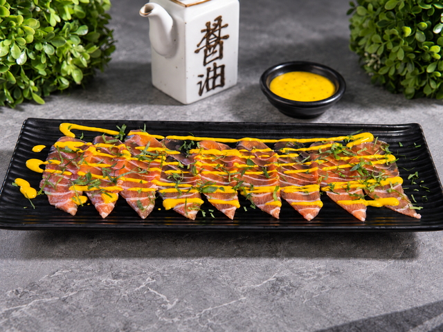 Tiradito Salmon.