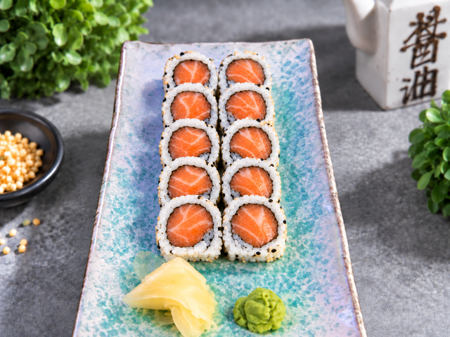 Salmon Tekka Roll.